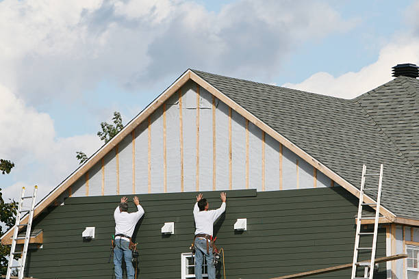 Professional Siding Inspection technician working in Mineola, NY